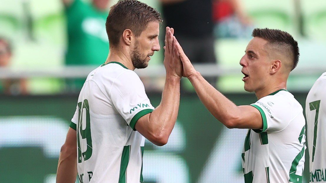 Tiszteletben tartva előző klubját, Varga Barnabás (balra) csak szolidan örült a Paks ellen szerzett három góljának. (Fotó: Pozsonyi Zita)