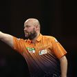 A kilencnyilast dobó játékos kiesett, a kétszeres elődöntős továbbjutott a darts-vb-n