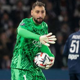 Csak erős idegzetűeknek! Brutális fejrúgást kapott a PSG kapusa – fotó