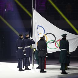 Fellobbant az olimpiai láng Kangnungban