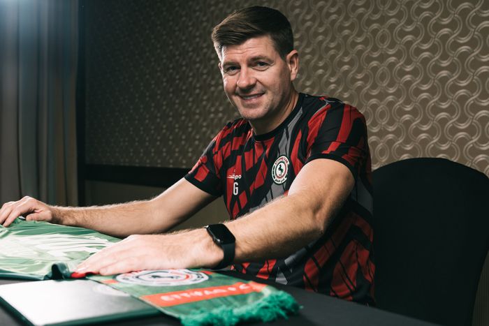 A rossz szereplés ellenére Steven Gerrard marad a vezetőedző