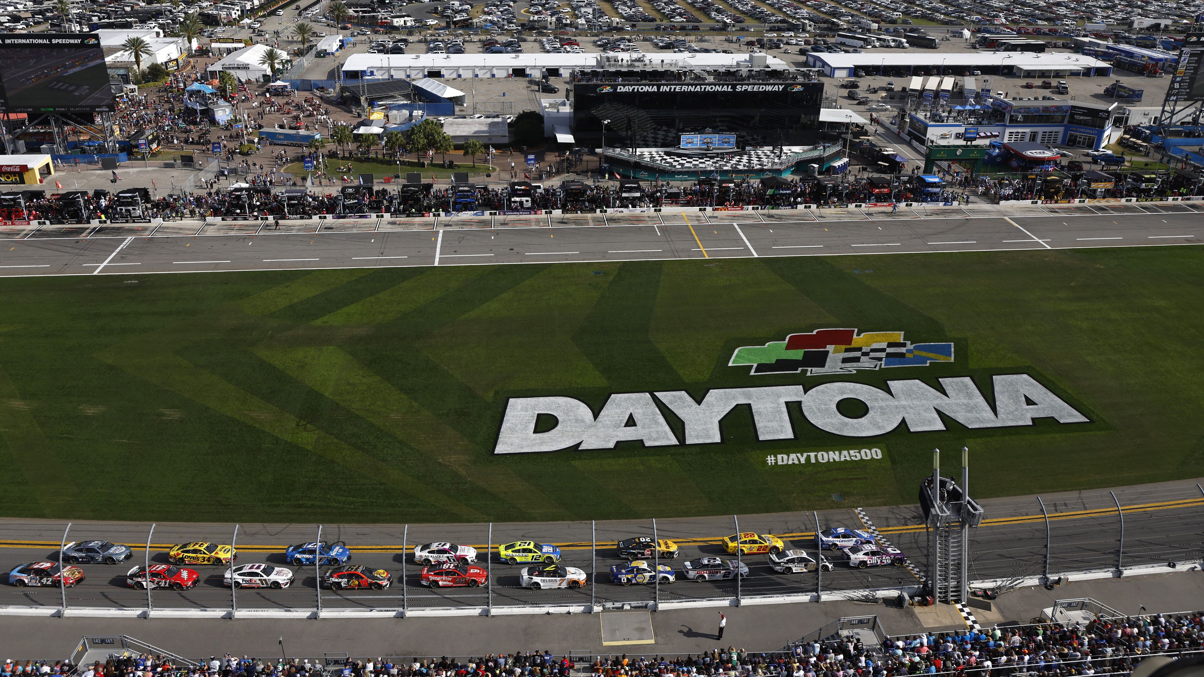 Pénztermelő iparág Florida számára az autóversenyzés – Daytonában elrajtolt a 75. NASCAR kupasorozat