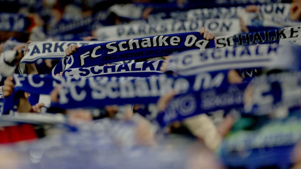 Többszáz Schalke-szurkolót támadtak meg, súlyos sérültek is vannak