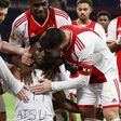 A törökországi földrengésben meghalt honfitársára emlékezett gólja után az Ajax ghánai játékosa