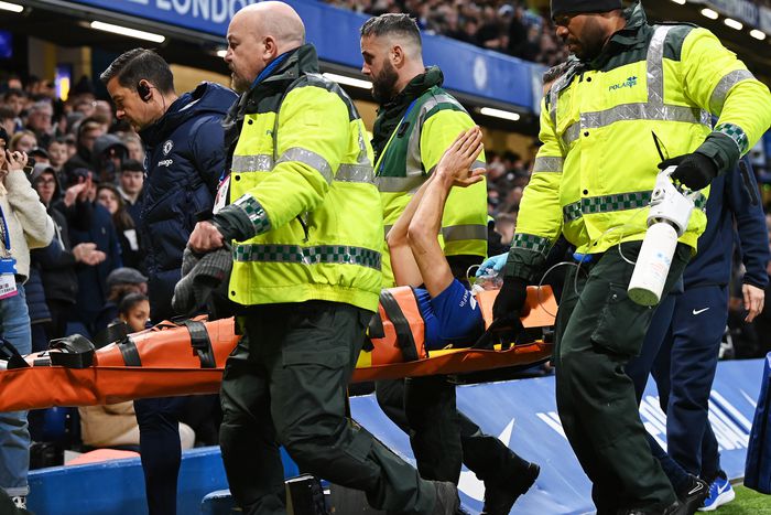 César Azpilicuetát hordágyon kellett levinni