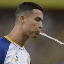 Cristiano Ronaldo fojtogatta, majd földre vitte az ellenfelét – videóval