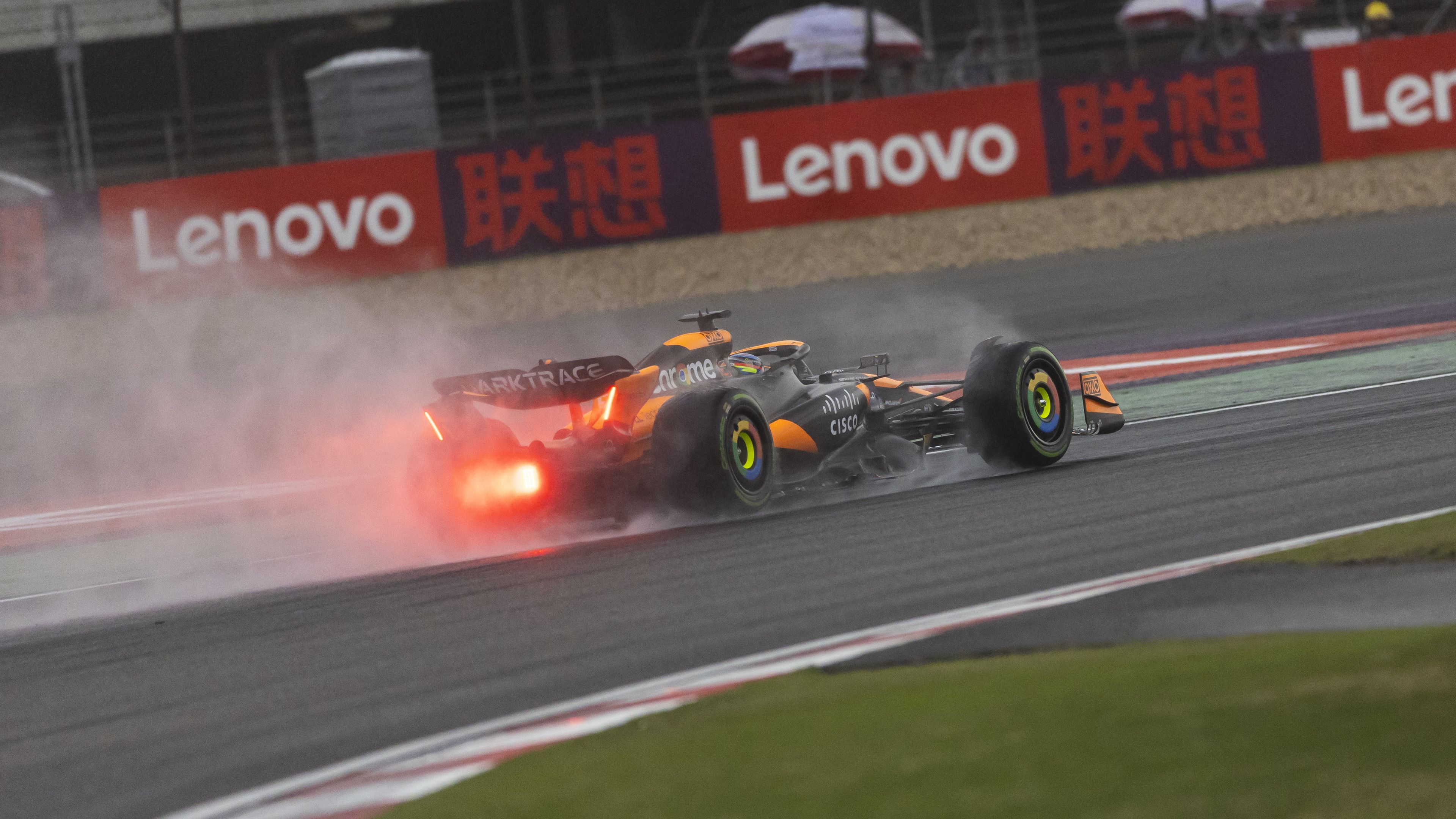 Élő: Lewis Hamilton vezeti a kínai sprintfutamot