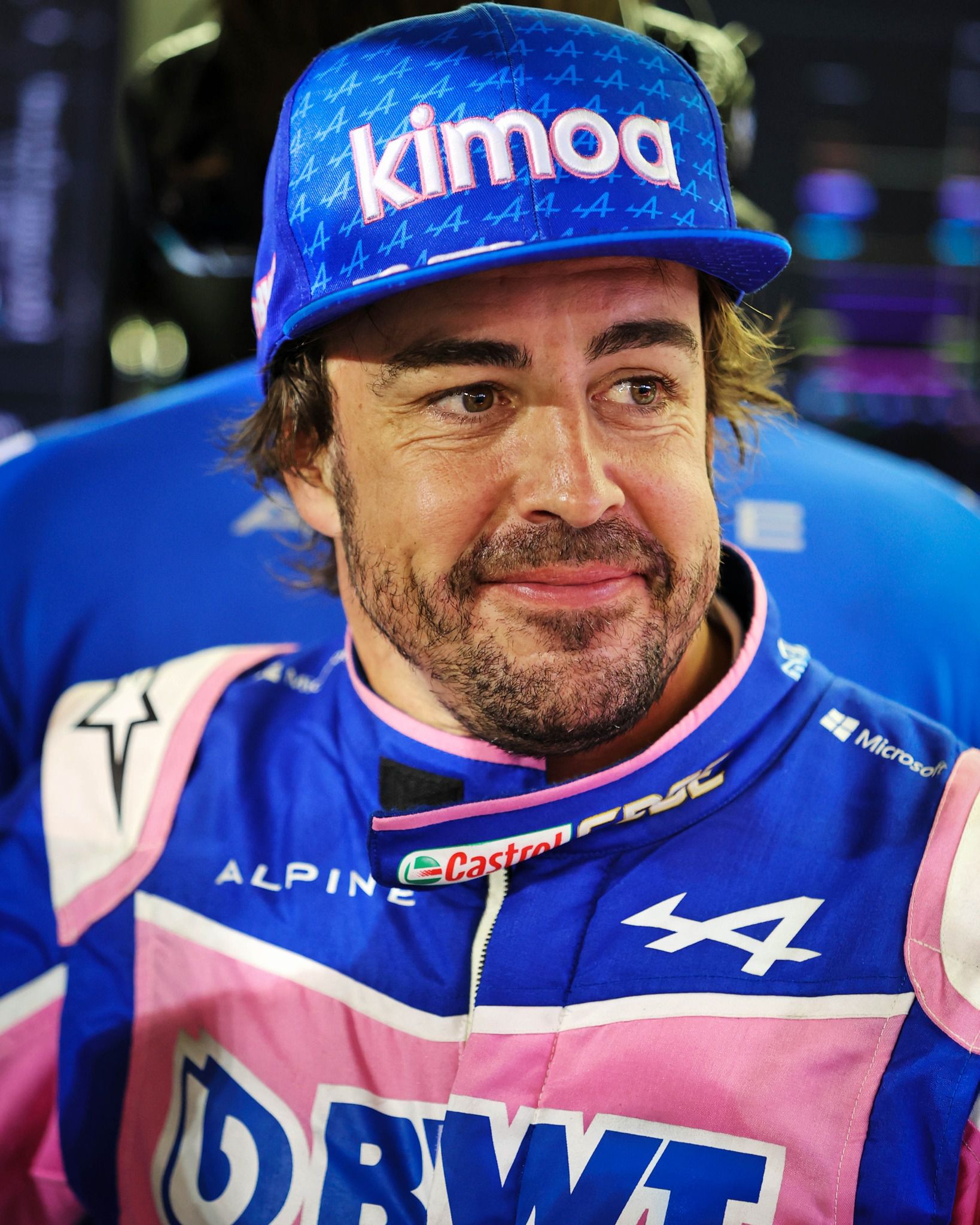 A kétszetres világbajnok spanyol Fernando Alonso még negyven esztendősen is versenyautóban ül, de nyilvánvalóan nem a pénz motiválja, hsizen eddig körülbelül 86,1 milliárd forintnak megfelelő összeggel gazdagodott / Fotó: Alpine Facebook