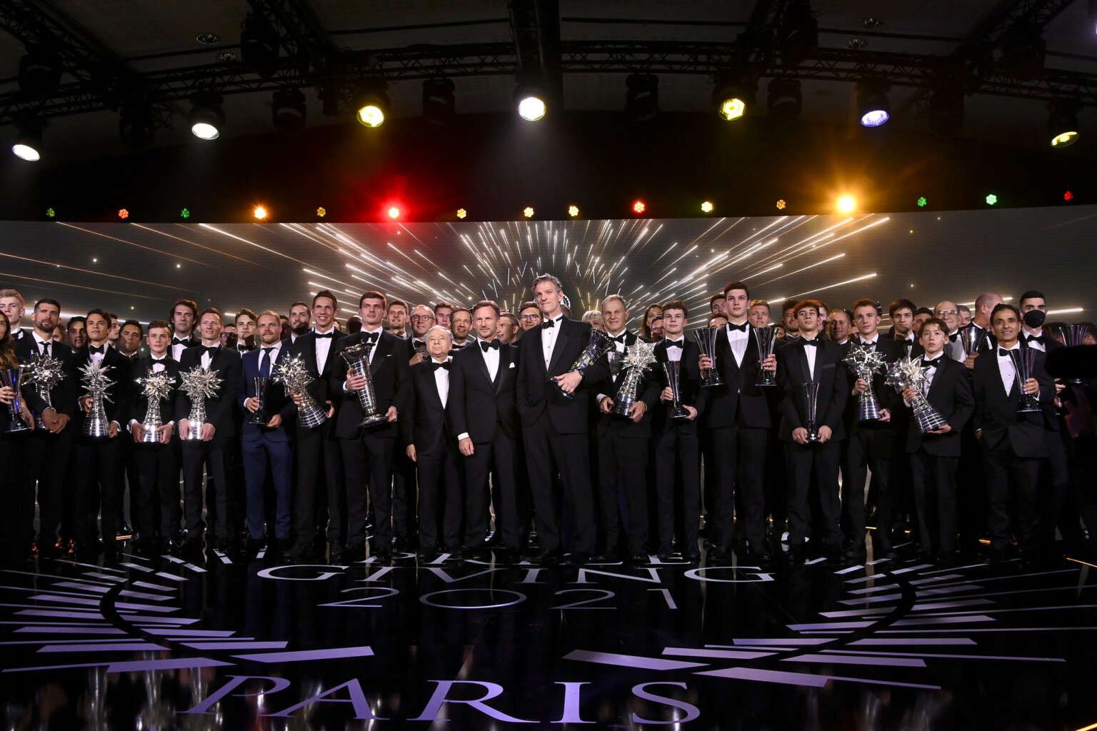 Az idei díjazottak között Max Verstappen mellett( balra kettővel) Kiss Norbert is feltűnt / Fotó: FIA