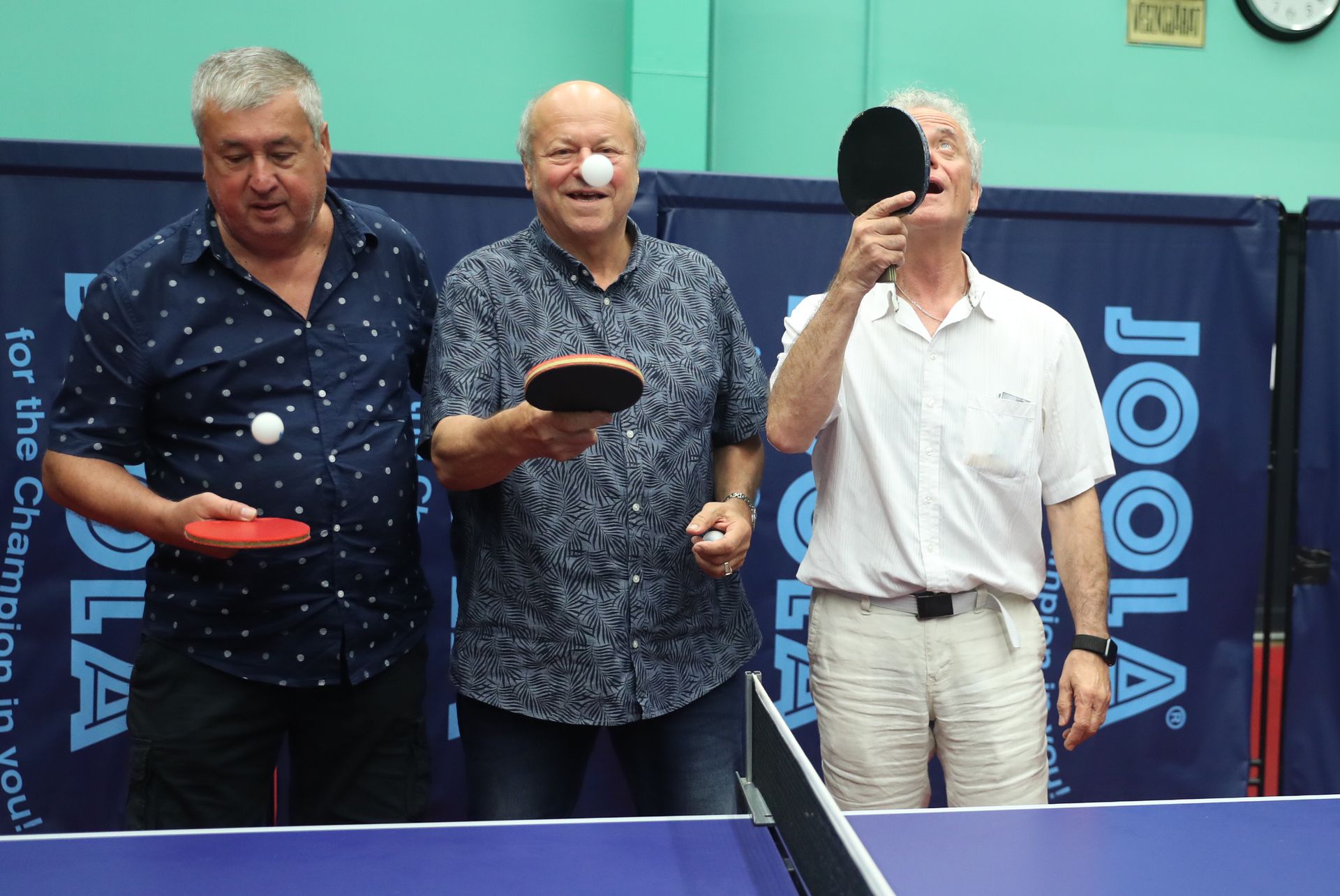 Nyerő hármas: A három világbajnok, Klampár Tibor (balról), Jónyer és Gergely még mindig jól bánik a pingponglabdával.../ Fotó: Zsolnai Péter