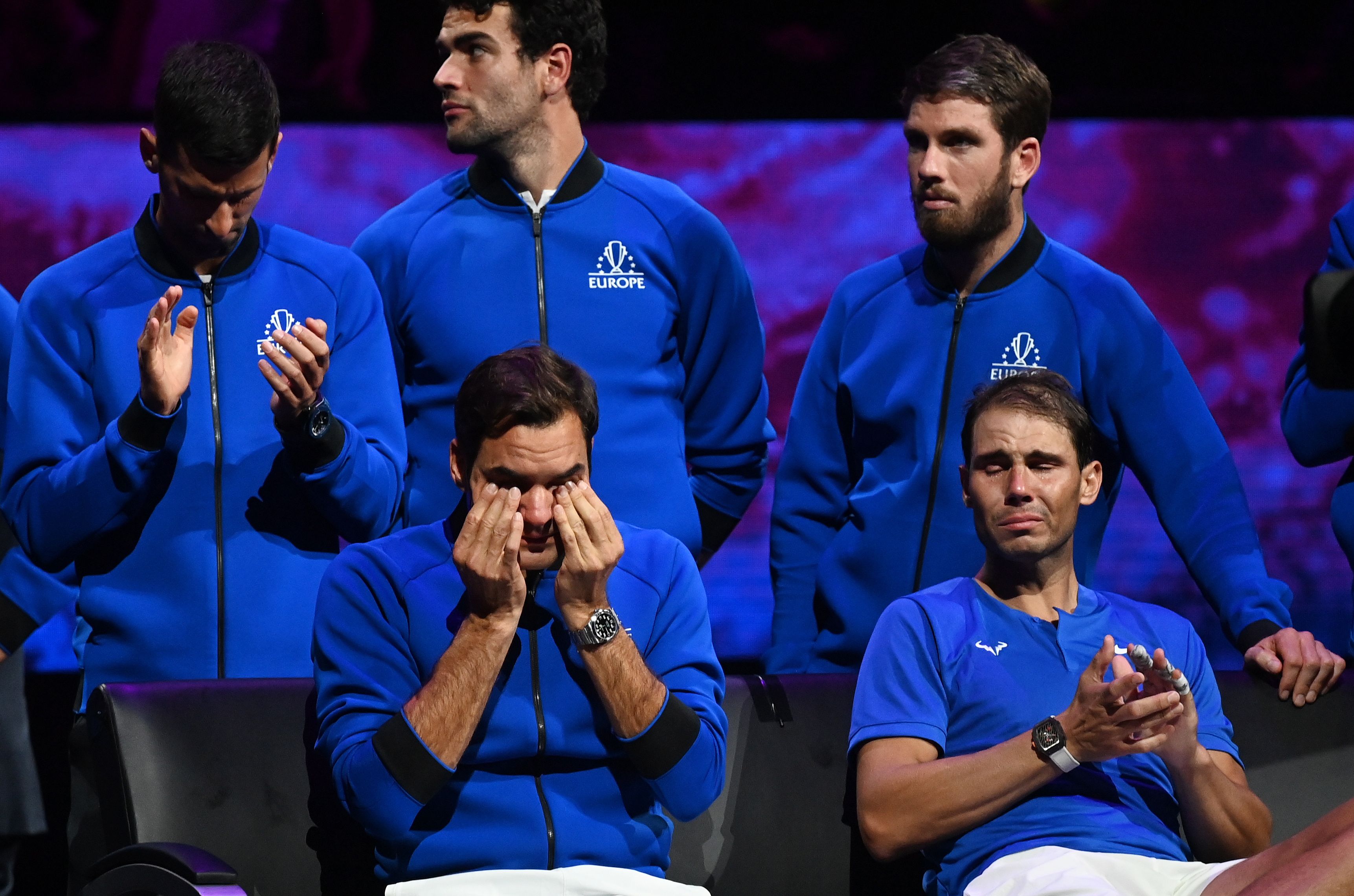 Nem csak Roger Federer, de még Rafael Nadal is megkönnyezte a svájci búcsúját / Fotó: EPA