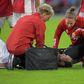 Dráma a pályán: összeesett az edzésen a népszerű futballista, miután leállt a defibrillátora