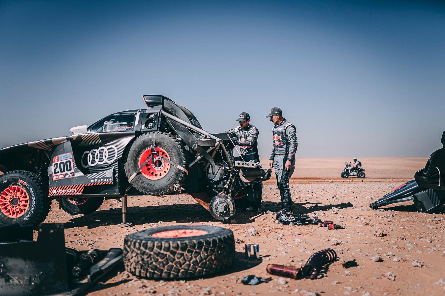 Technikai gondok hátráltatták eddig a címvédő Stéphane Peterhanselt a Dakaron, az először bevetett elektromos Audi nehezen bírja a tempót / Fotó: Dakar Rally Facebook