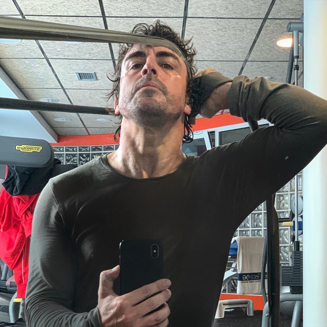 Fernando Alonsónak meg kell erősítenie a nyakát, a törzsét, hogy a teste bírja a brutális erőhatásokat. /Fotó: Instagram