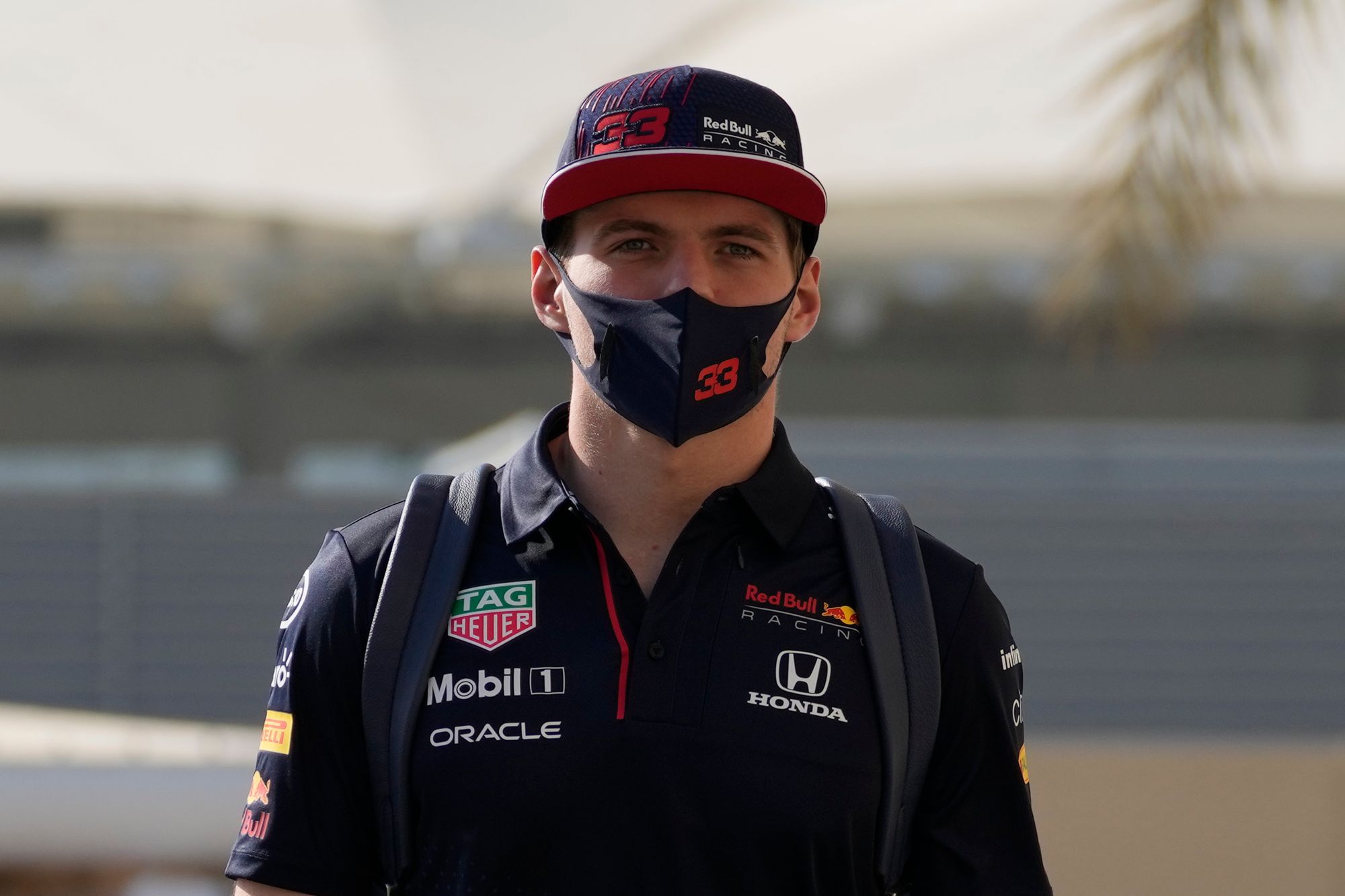 Max Verstappen, a Red Bull holland versenyzője a Forma-1-es autós gyorsasági világbajnokság abu-dzabi futamának otthont adó Yas Marina versenypályán 2021. december 9-én. A futamot december 12-én rendezik / Fotó: MTI/AP/Haszan Ammar