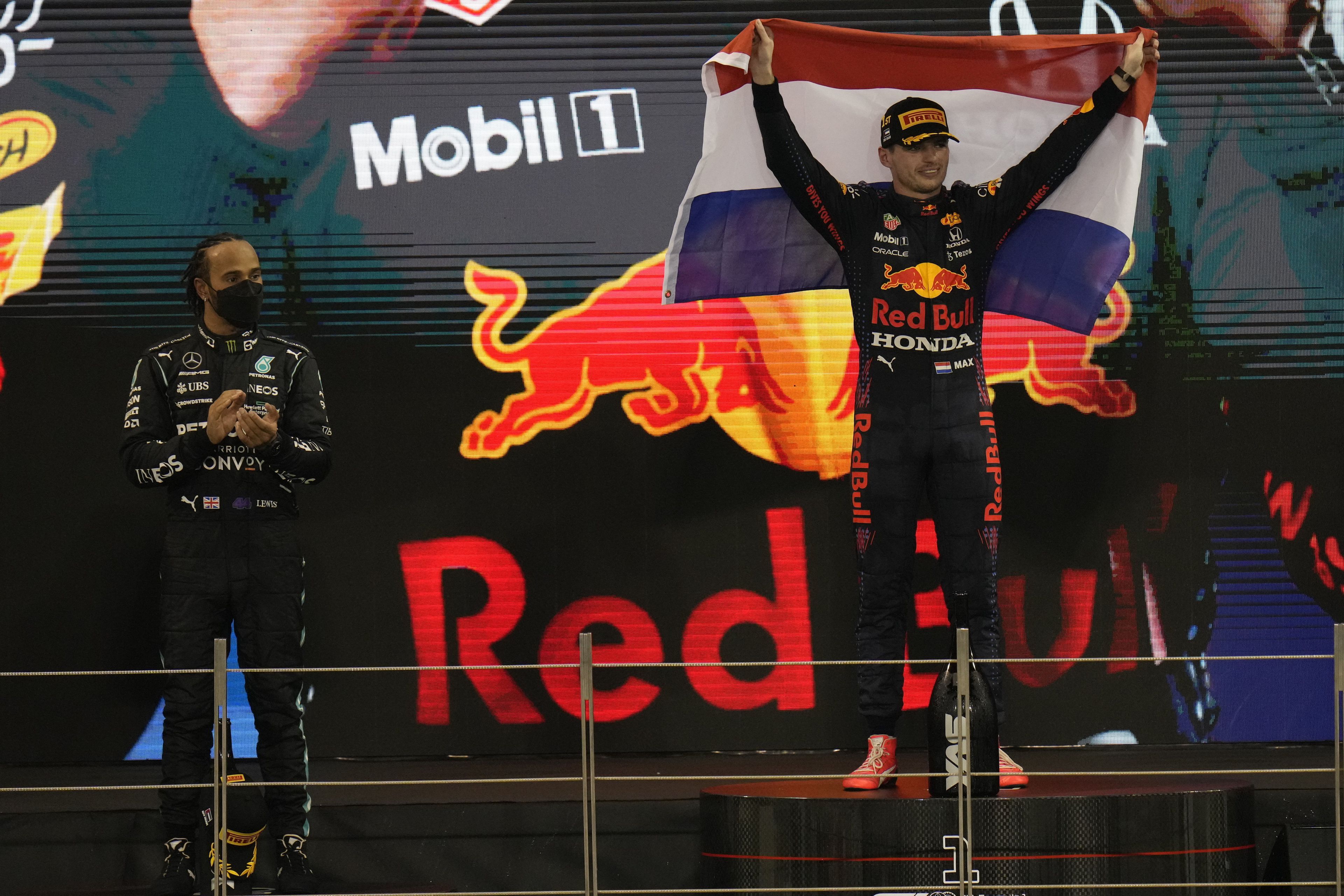 Max Verstappen karrierje első F1-es világbajnoki címét ünnepelhette / Fotó: MTI/AP/Haszan Ammar