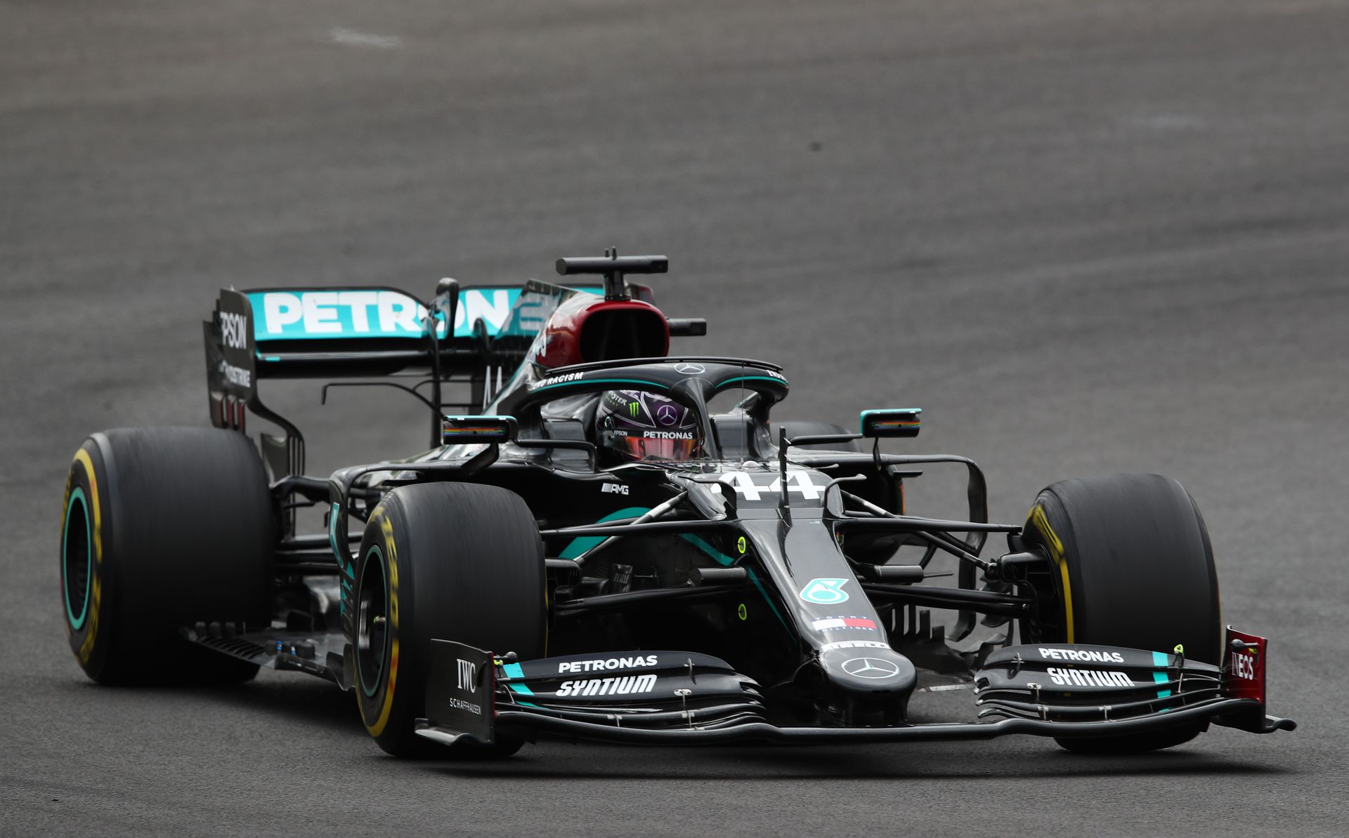 Egyelőre nem egyezett meg a szerződéshosszabbításról és a fizetéséről Lewis Hamilton a Mercedes csapatával Fotó: Getty Images