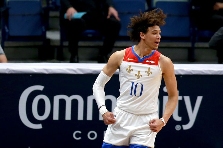 „Nem kapok levegőt” – NBA-kosaras nyakára térdelt egy rendőr, aki sokkolót is használt