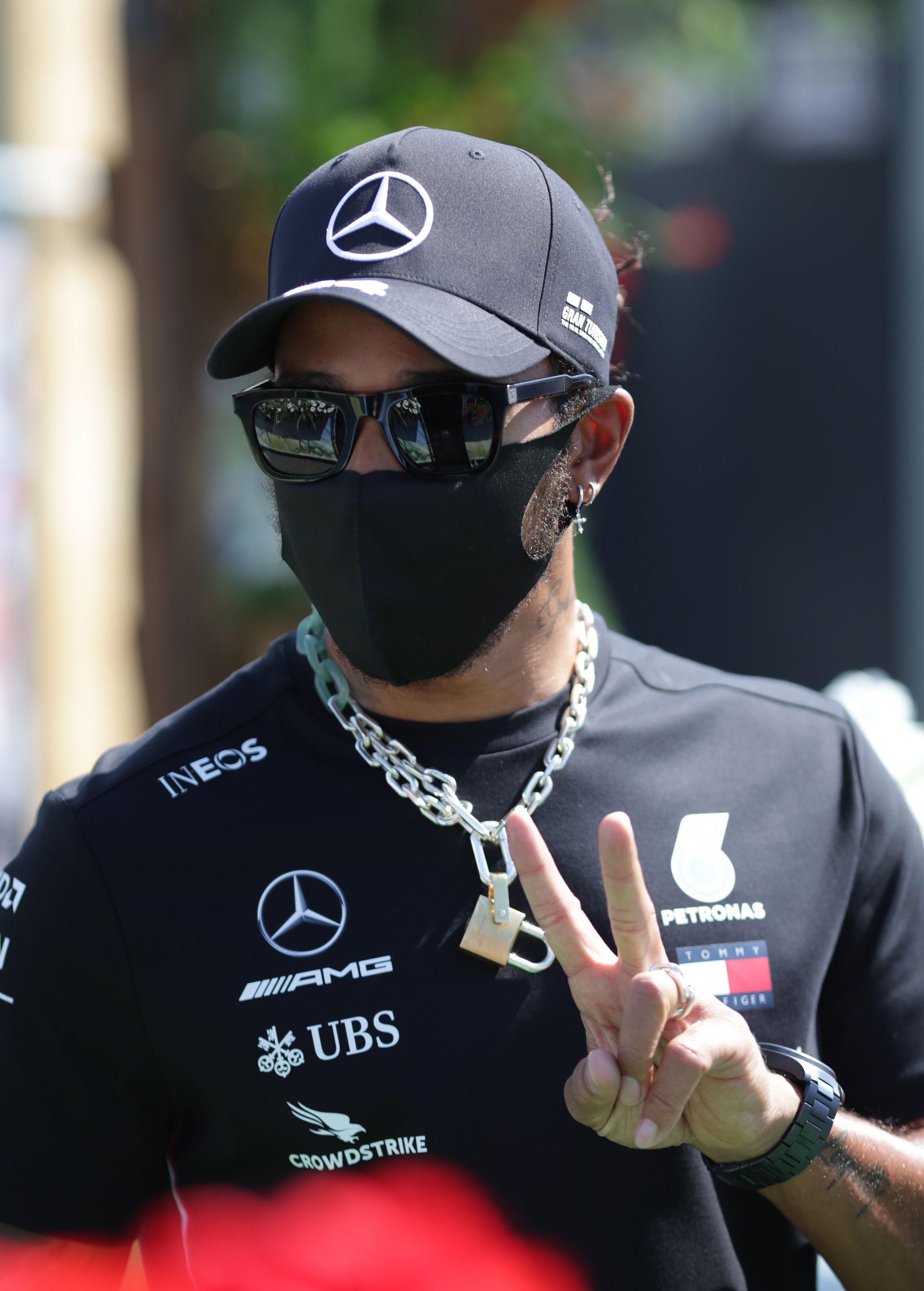 A címvédő, hatszoros vébéelső Mercedes-pilóta, a brit Lewis Hamilton a feketére esküszik /Fotó: Getty Images