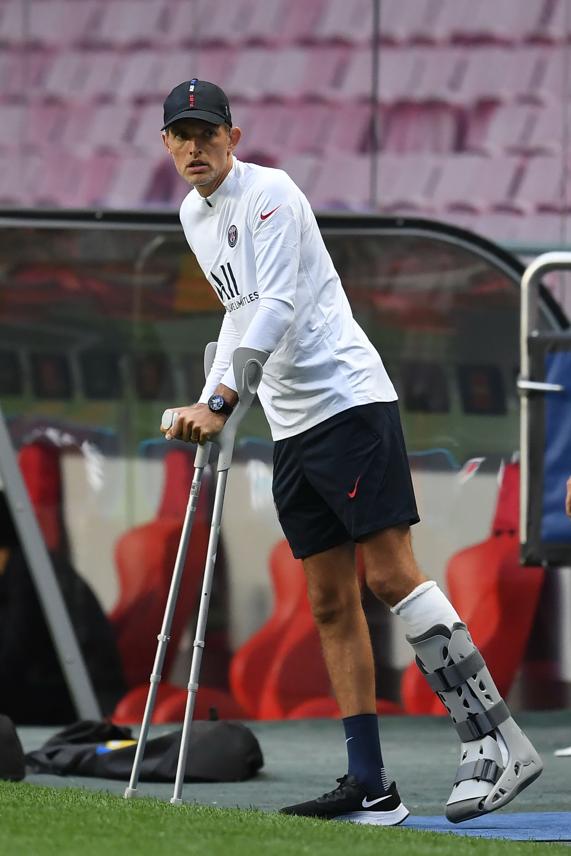 Thomas Tuchel, a francia PSG német vezetőedzője edzés közben törte el a lábát./ Fotó: gettyimages
