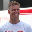 Horrorbalesete után visszatér a pályára Mick Schumacher – A pilóta elárulta, miért nem szállt ki azonnal a rommá tört autóból