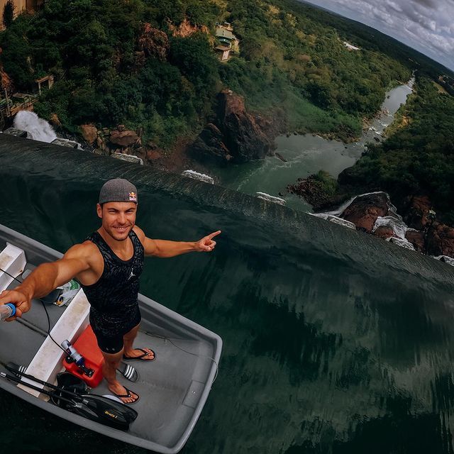 A világbajnok Tótka még szelfit is készített az egyik vízesésnél / Fotó: Instagram