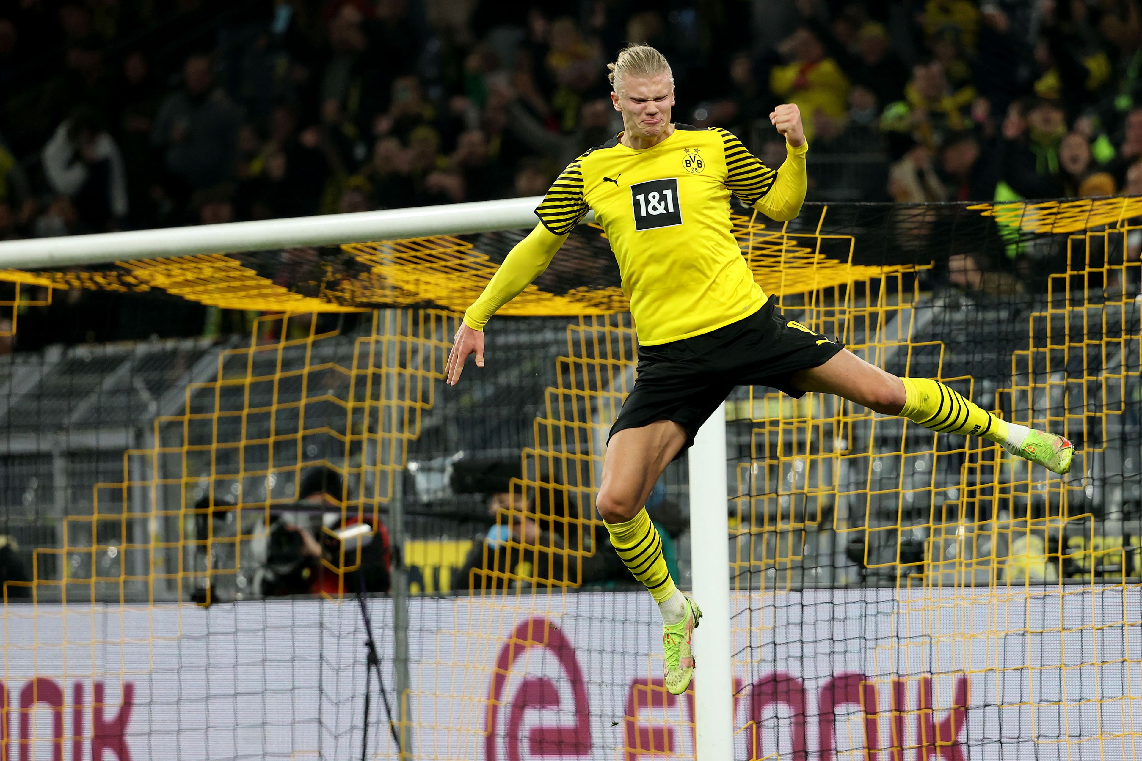 Erling Haaland még mindig csak 21 éves, de a Borussia Dortmundból távozva a világ legdrágább labdarúgója lehet / Fotó: Northfoto