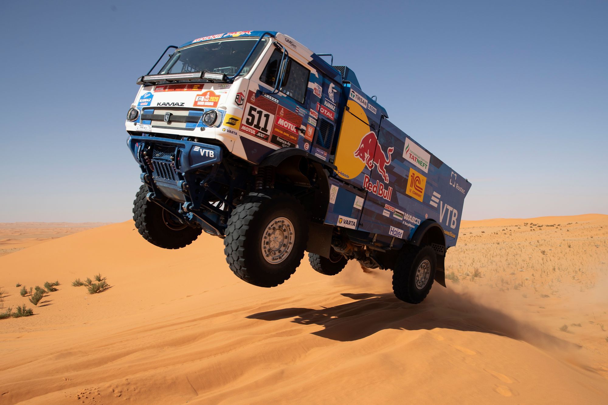 Éllovas: Az orosz Andrej Karginov az eddigi 11 szakaszból hatot megnyert és egy nappal a Dakar vége előtt vezet a kamionosok között: Fotó MTI- EPA