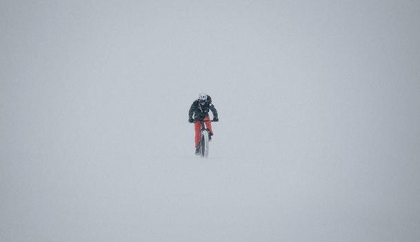 A kerékpározás majdnem félbeszakadt a hóvihar miatt. / Fotó: Niclas Kold Nagel