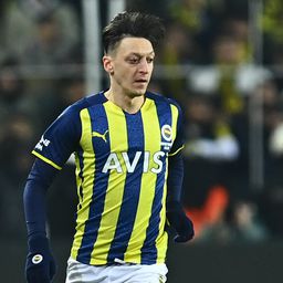 Erdogan kedvenc csapatában folytatja Özil