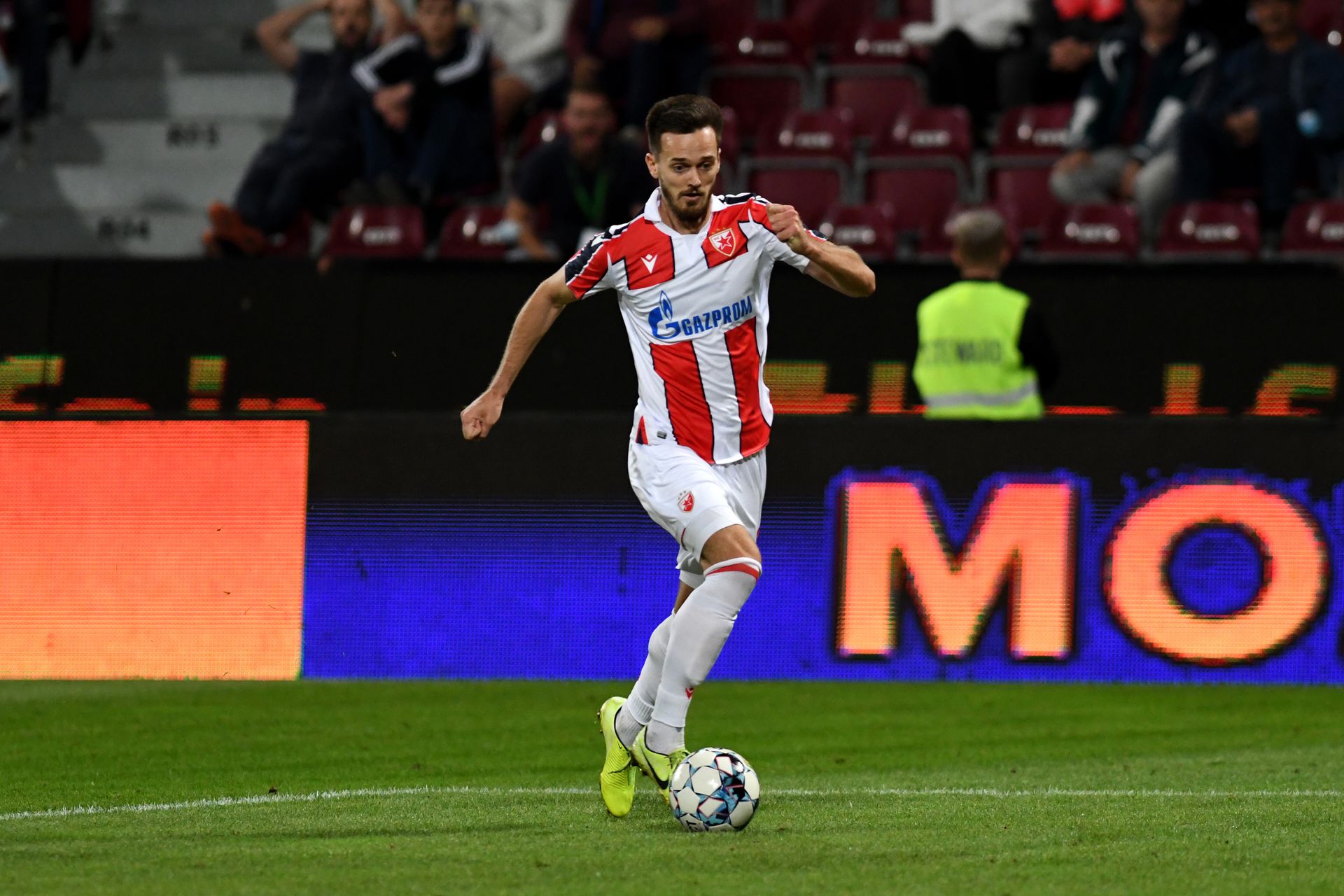 A montenegrói válogatott támadó középpályás, Mirko Ivanics a belgrádiak legértékesebb focistája /Fotó: Getty Images