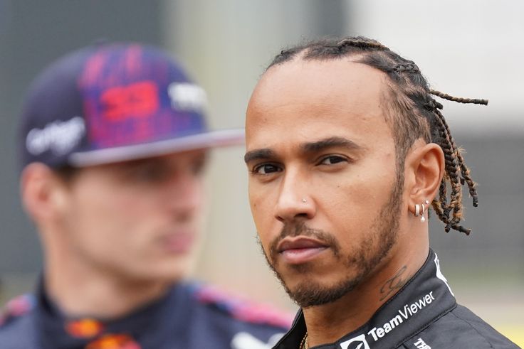 Lewis Hamilton helyett egy fiatal holland tehetség ül a Mercedesbe