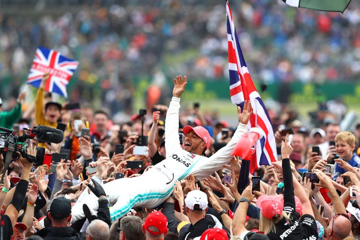 Nem semmi: brutális összeget kaszál Lewis Hamilton a csonka szezonban is