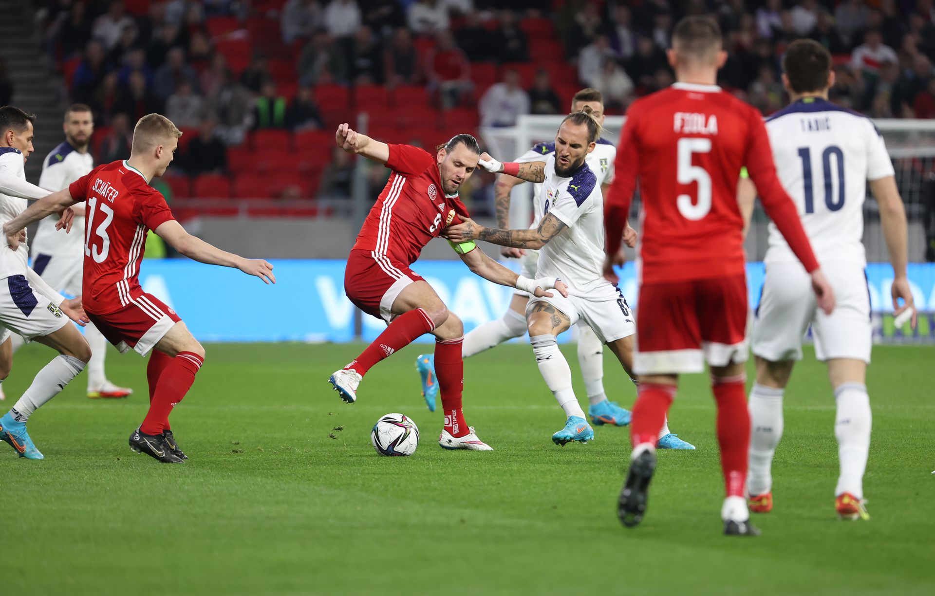 Szalai Ádám küzdelme a Magyarország-Szerbia felkészülési labdarúgó mérkőzésen / Fotó: Blikk/Zsolnai Péter