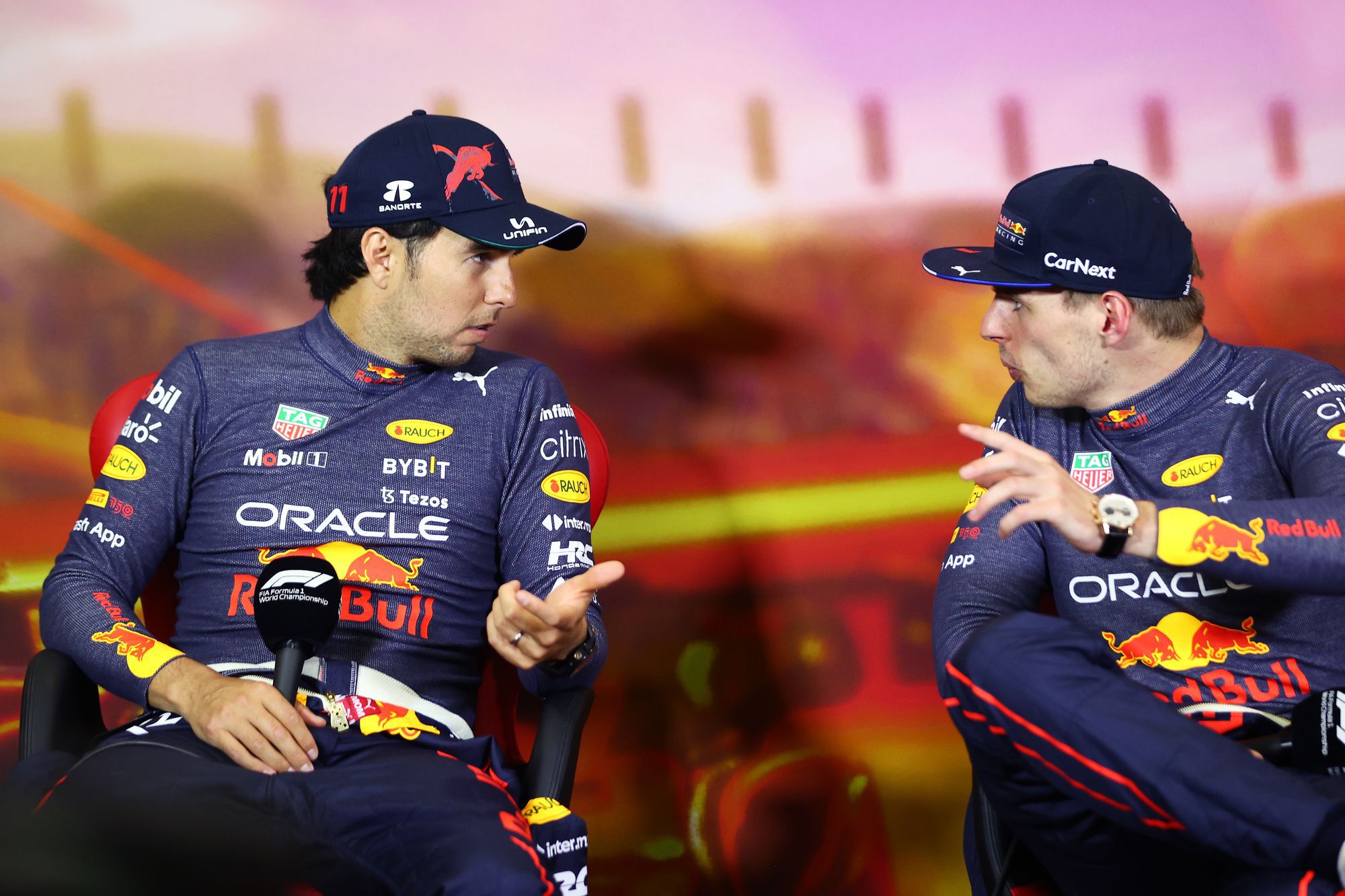 A csapat utasítása feszültséget okozott Verstappen (jobbra) és Pérez között / Fotó: Getty images