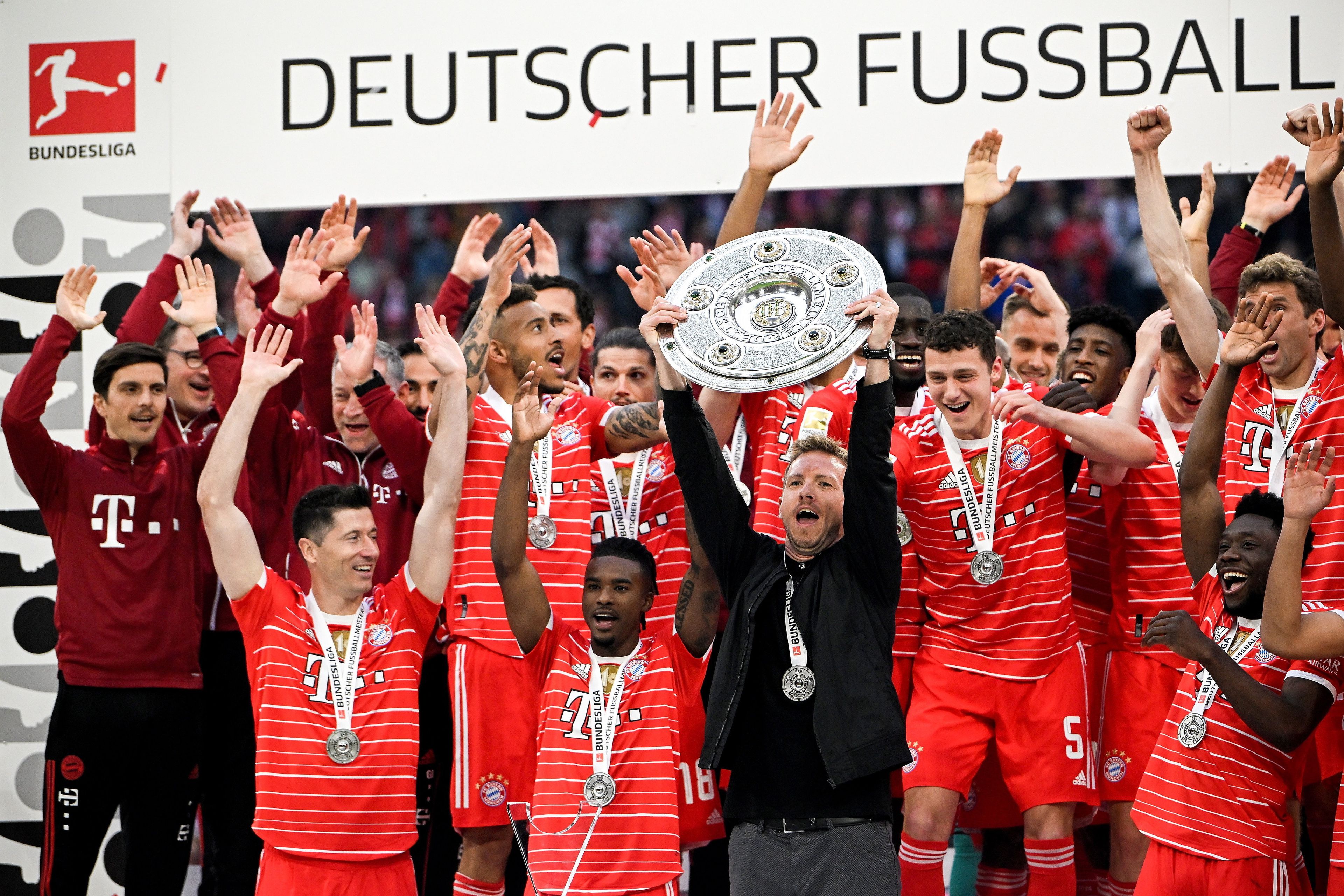 A Bayern München játékosai nem hagyták el magukat a tavaszi bajnoki cím után sem / Fotó: MTI/EPA/Filip Singer