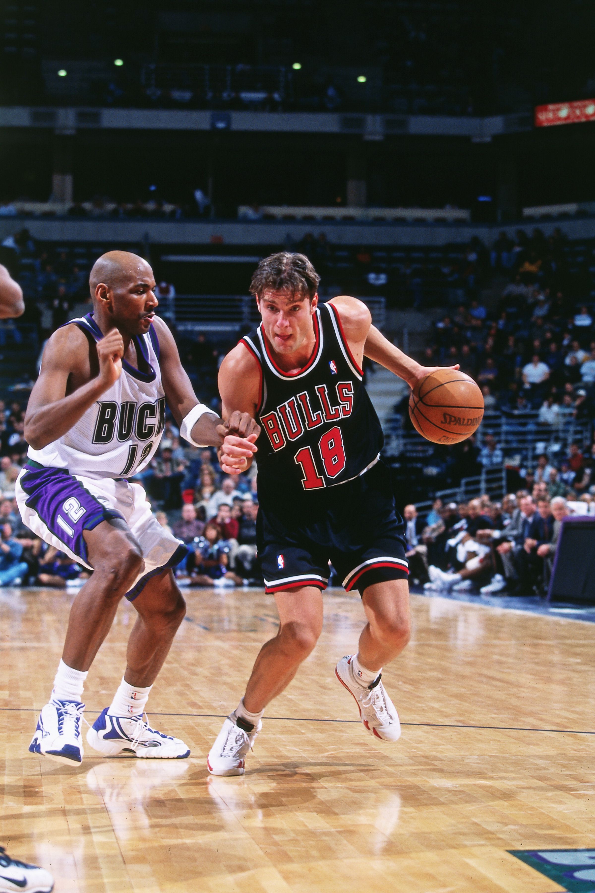 Dávid (jobbra) 1999-ben szerződött a Bullshoz. Ő az NBA eddigi egyetlen magyar kosarasa /Fotó: Getty Images