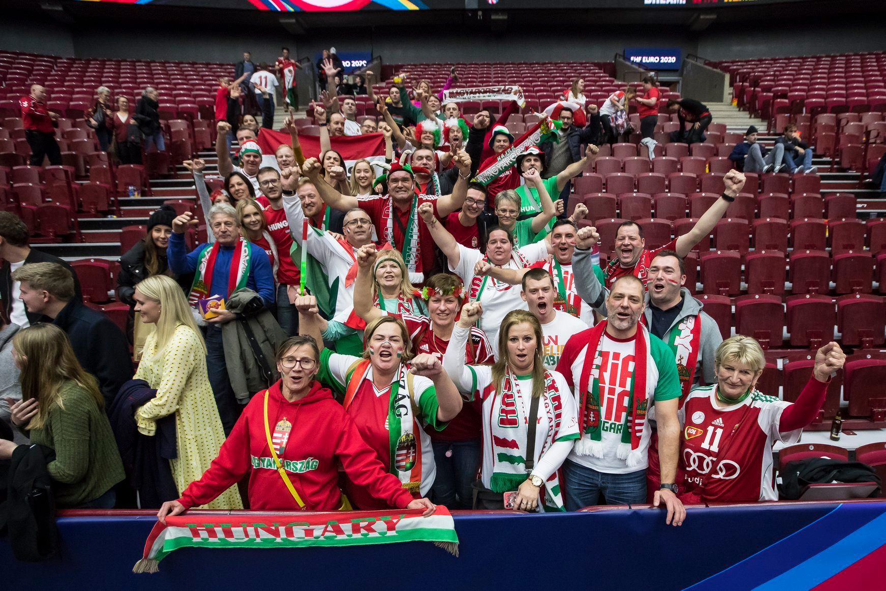 A drukkerek minden meccsen a csapat mögött állnak, sokat jelent a buzdításuk /Fotó: MKSZ/Kovács Anikó