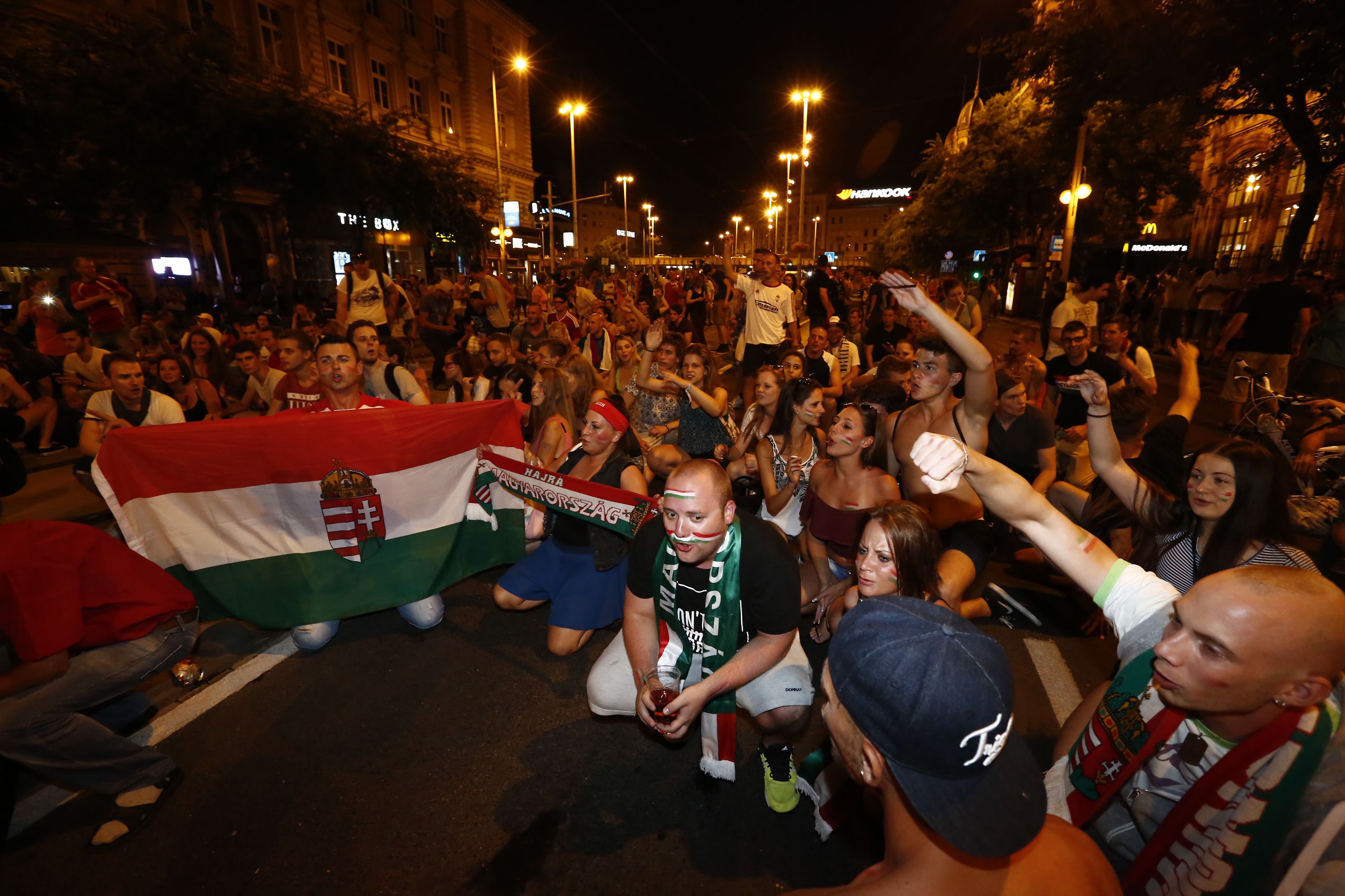 A magyarok meccseit követően ellepte Budapest utcáit az ünneplő tömeg / Fotó: Fuszek Gábor