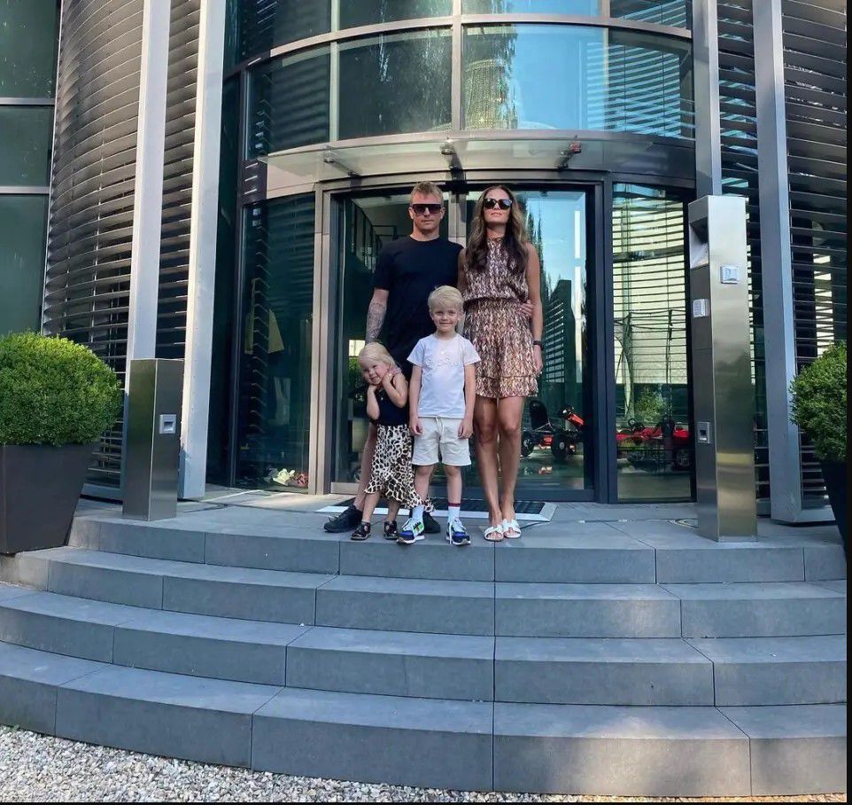 Kimi Räikkönen, a felesége, Minttu, valamint két gyermekük, Robin és Rianna svájci álomotthona 280 négyzetméteres, a birtok pedig 2800 négyzetméter/Fotó: Kimi Räikkönen Instagram
