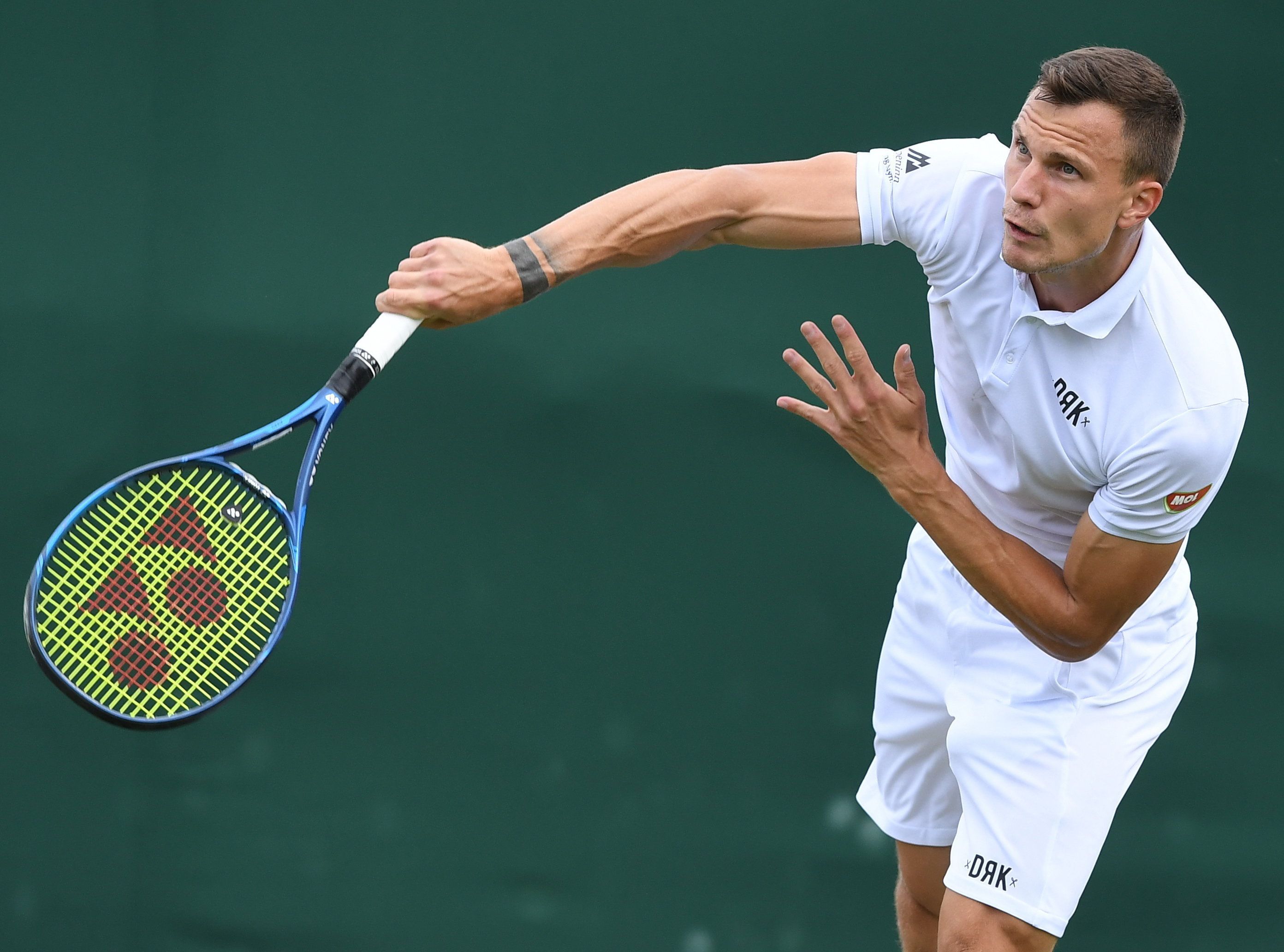Fucsovics Márton már nyolcaddöntős Wimbledonban. / Fotó: MTI/EPA/Facundo Arrizabalaga