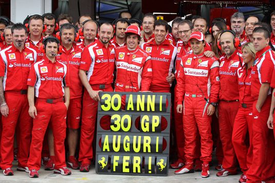 Emlékkép 2011-ből, a Hungaroringről: 30. születésnap és 30. nagydíj a Ferrarival