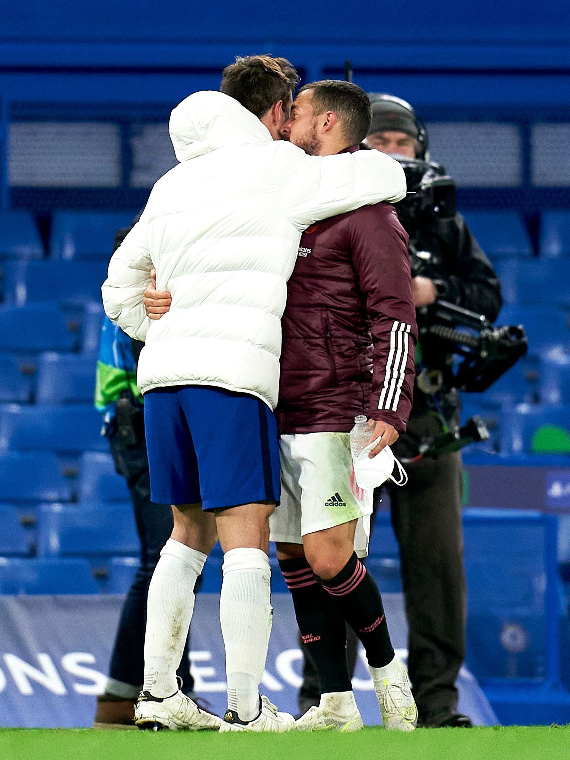 Hazard hét évig játszott a Chelsea-ben. A meccs végén úgy tűnt, elfelejtette, hogy most már a Real focistája /Fotó: GettyImages