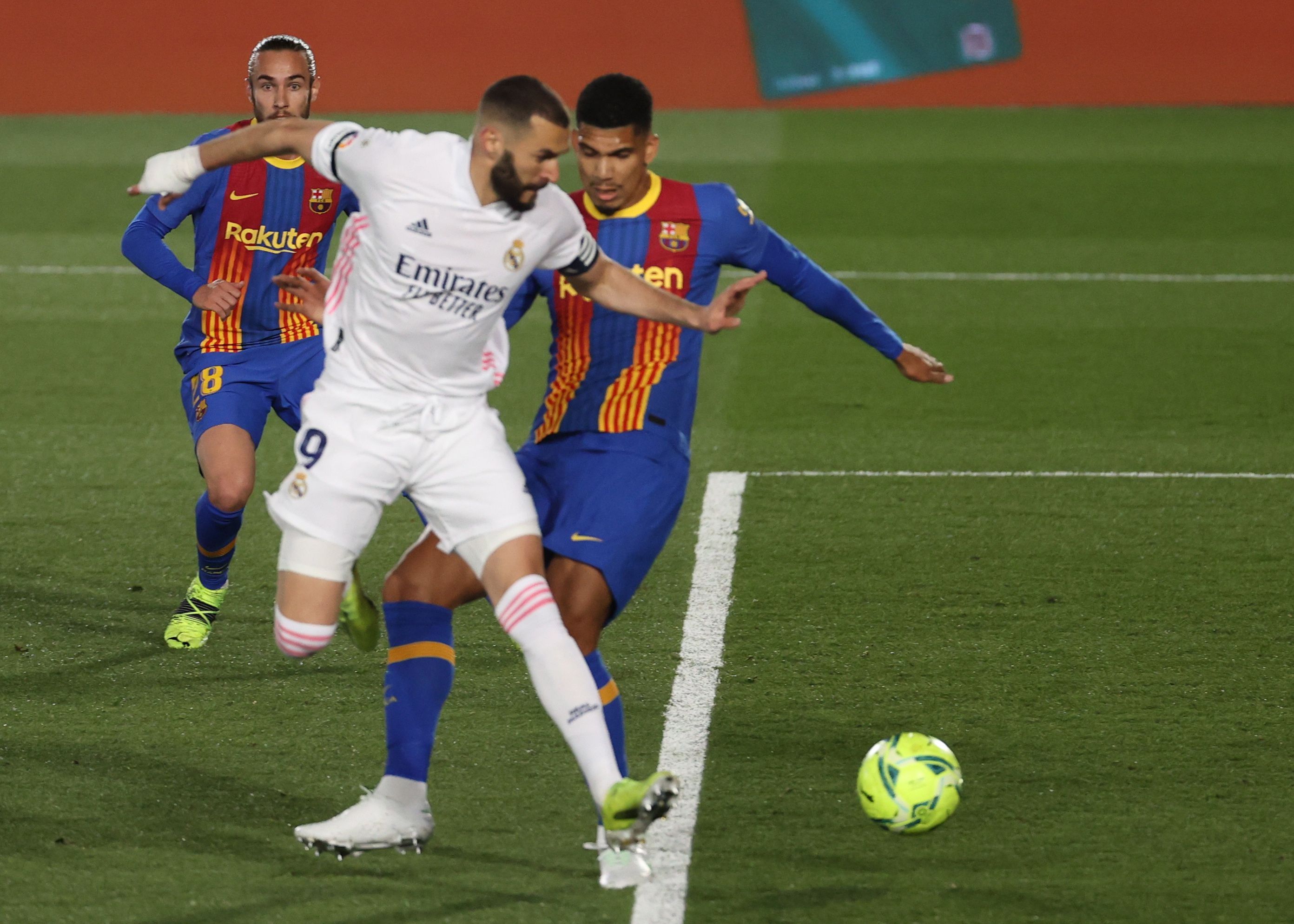 Karim Benzema sarokkal szerzett szenzációs gólt a Realnak / Fotó: GettyImages