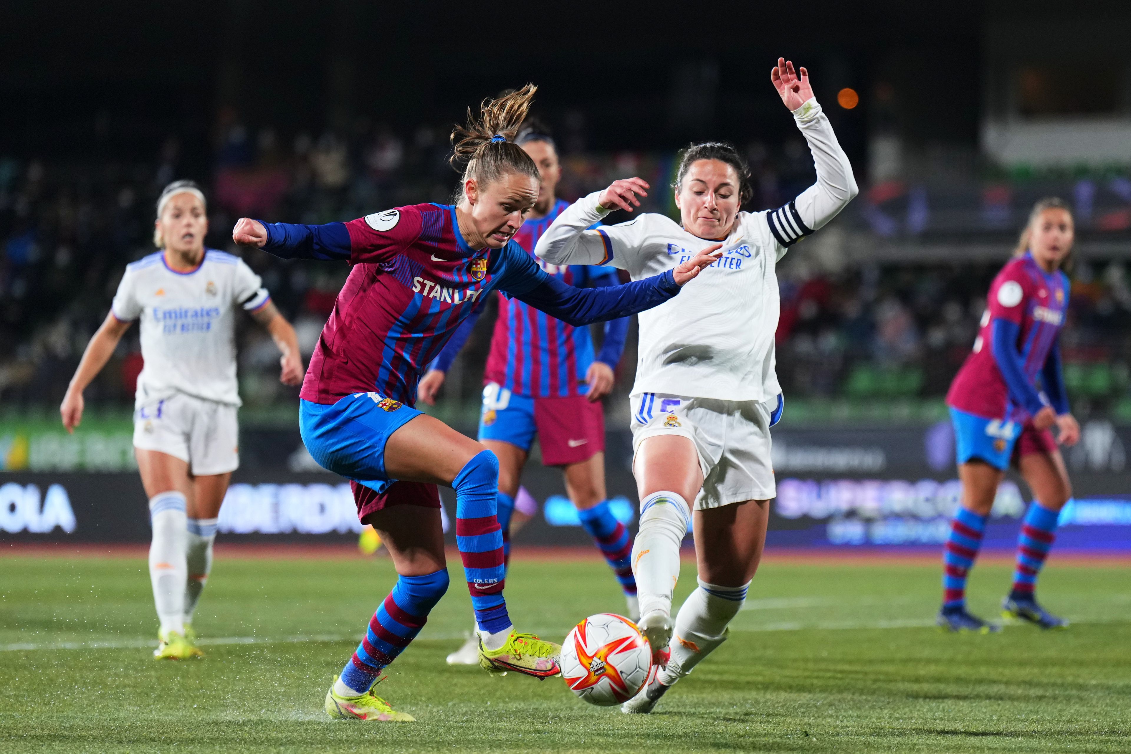 A két ősi spanyol ellenfél, a Barcelona és a Real Madrid március 30-án focizik a Nou Campban a női Bajnokok Ligája negyeddöntő-vsszavágóján / Fotó: Gettyimages