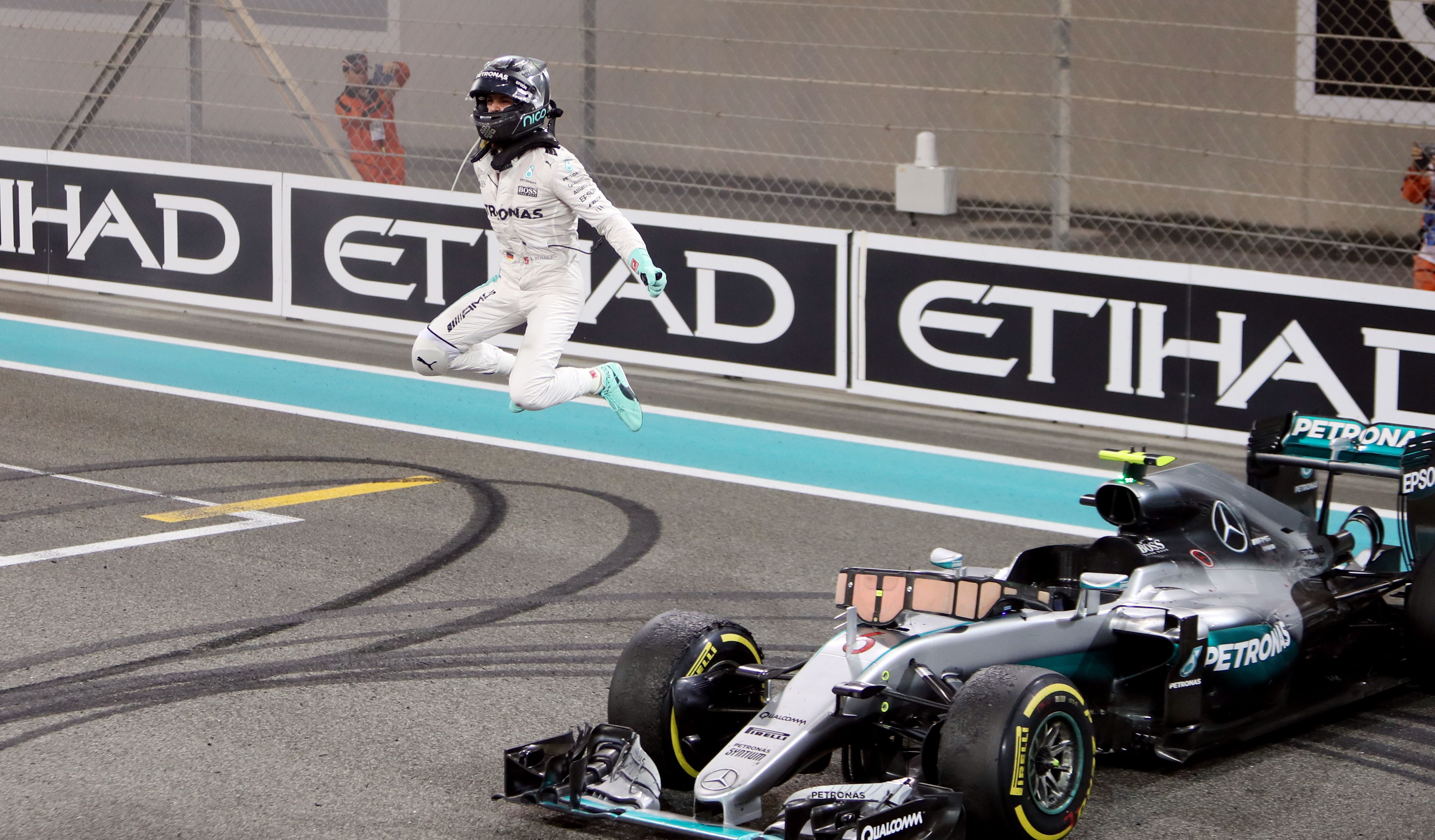 Álomból valóság, a 2016-os Abu-Dhabi nagydíjon Rosberg elérte azt, amit csak kevesen: győzedelmeskedett Hamilton felett/ Foto: Northfoto