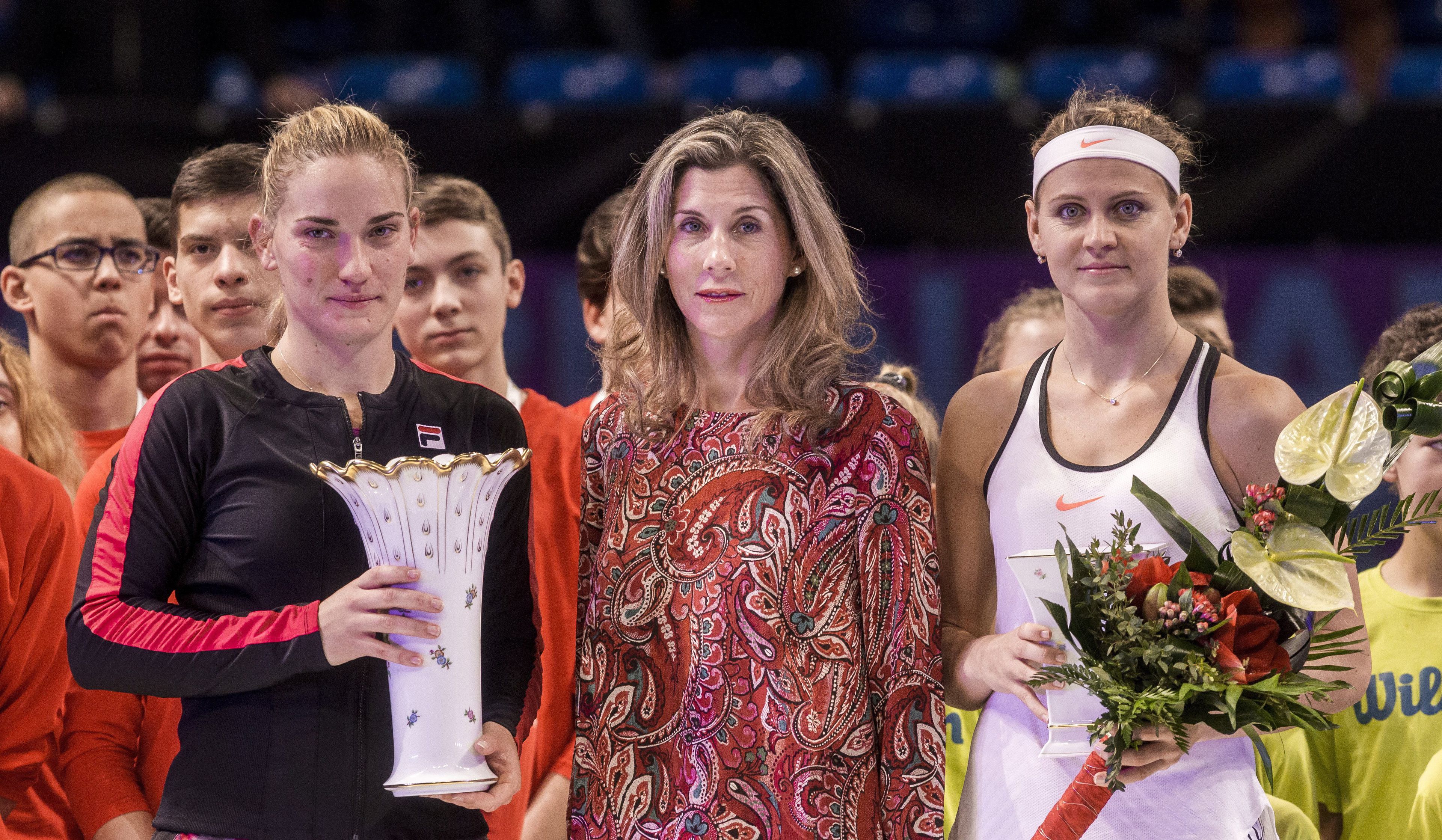 Szeles Mónika adta át a díjakat a négy évvel ezelőtti Hungarian Ladies Open döntőseinek. / MTI Fotó: Szigetváry Zsolt