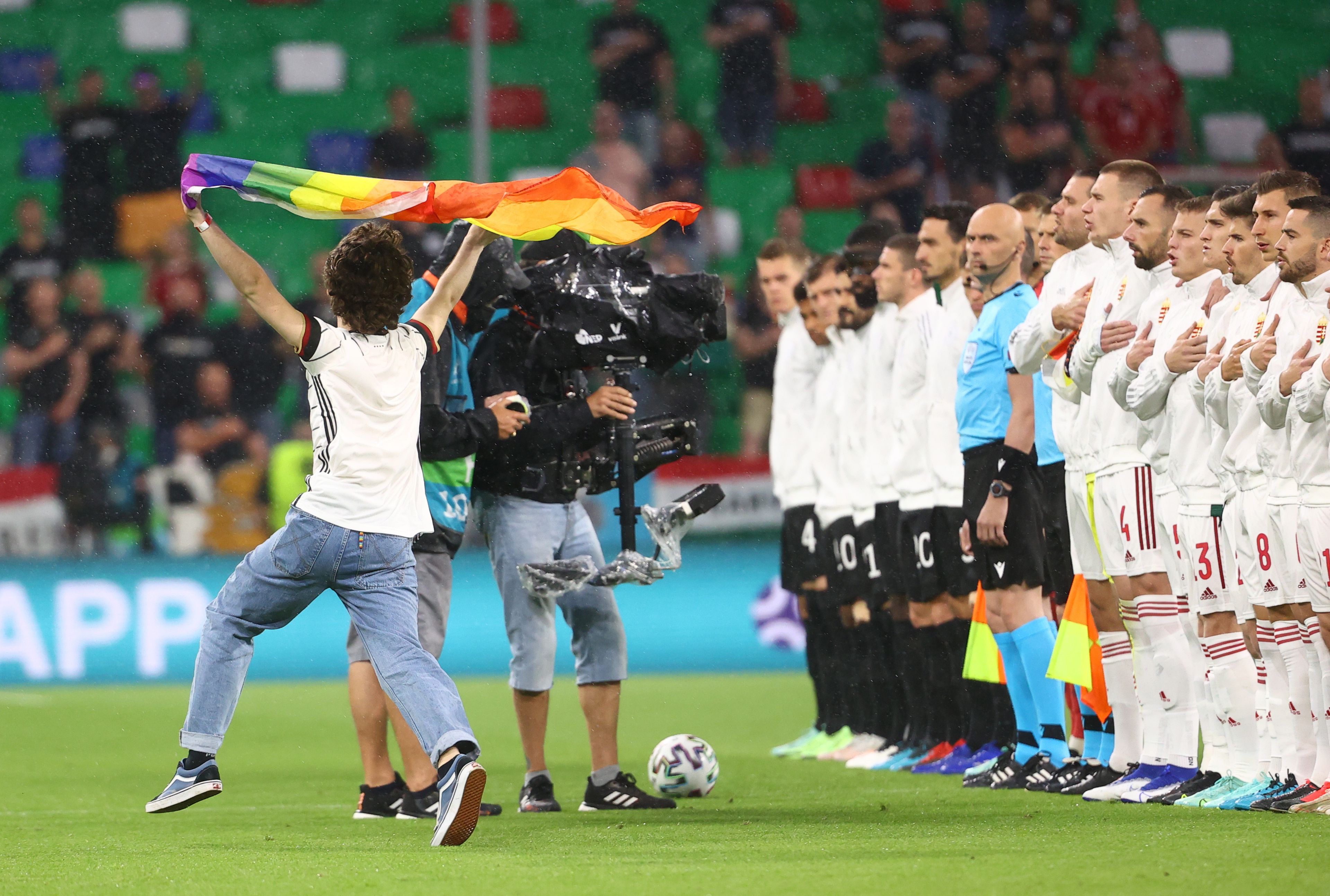A magyar himnuszt zavarta meg egy német szurkoló Fotó: MTI/EPA