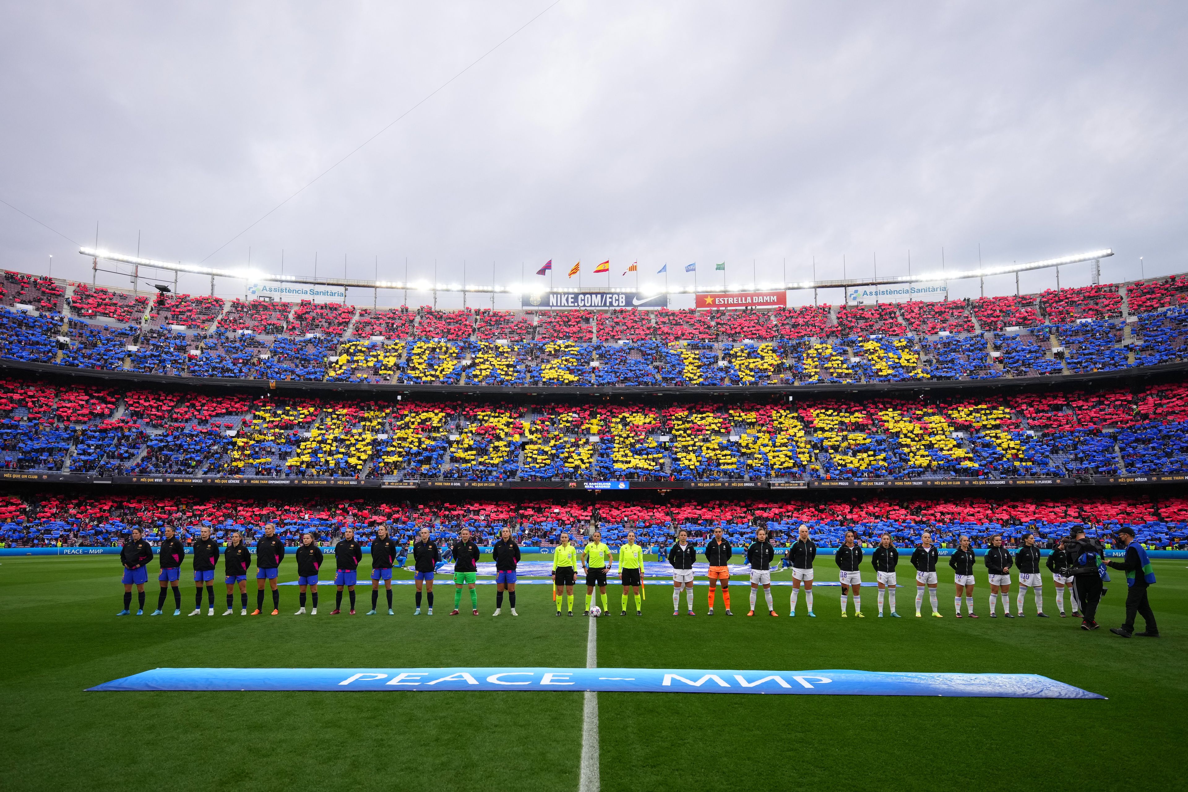 Világcsúcs a női futballban: 91 533 néző volt a Barcelona-Real Madrid női BL-negyeddöntőn / Fotó: Getty Images