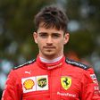 A Ferrari F1-es pilótája imád veszélyesen élni – Az autóversenyzés sem elégíti ki minden kalandvágyát
